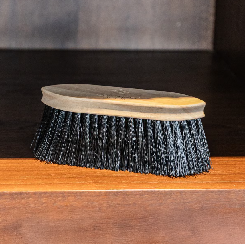 Grooming Deluxe Classic Medium Hard šepetys